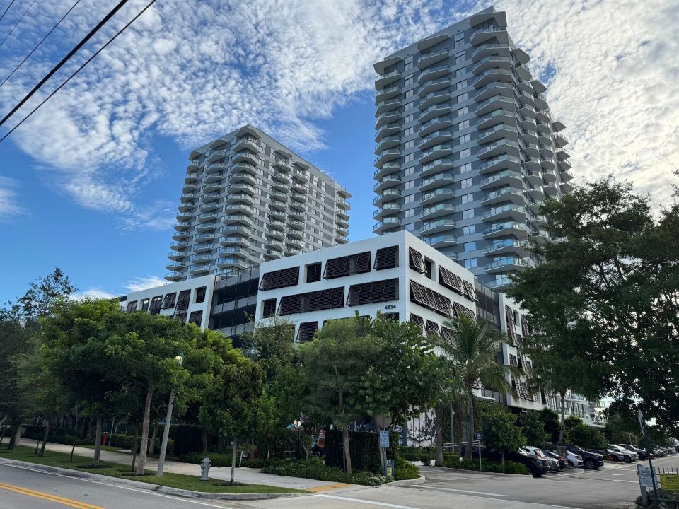 Activo con contrato: $1,950 (2 camas, 2 baños, 948 Pies cuadrados)