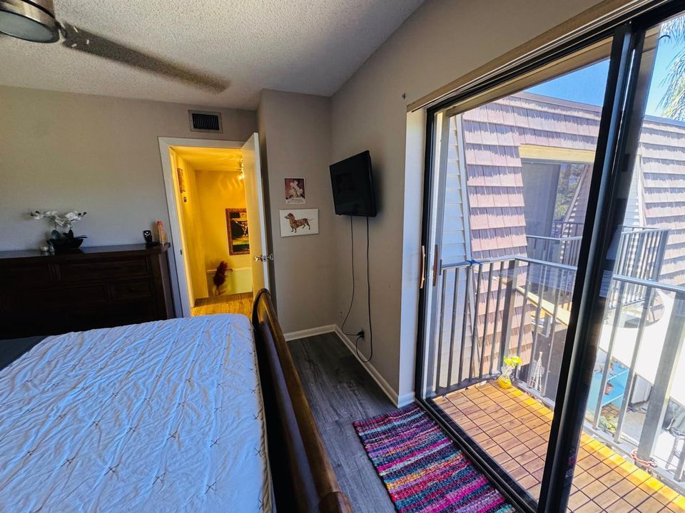 На продажу: $349,999 (2 спален, 2 ванн, 1236 Квадратных фут)