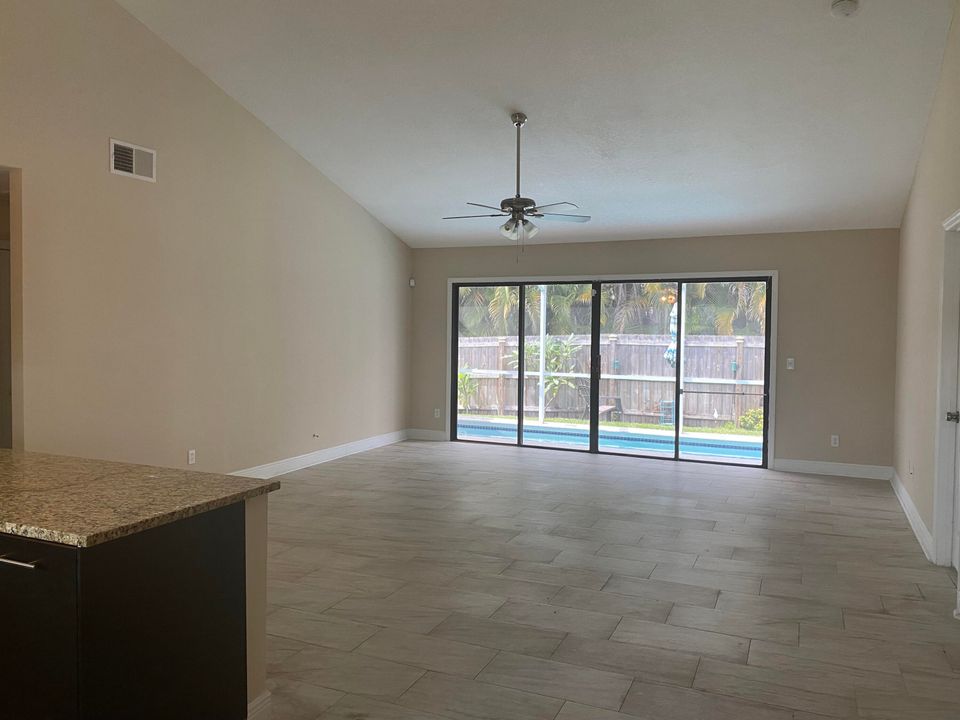 For Rent: $3,000 (3 beds, 2 baths, 1399 Square Feet)