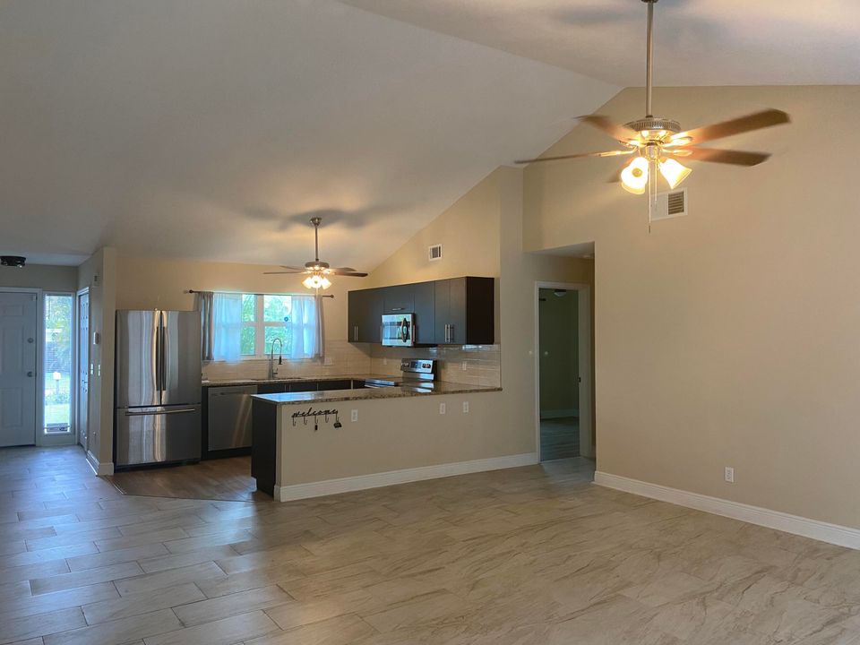 For Rent: $3,000 (3 beds, 2 baths, 1399 Square Feet)