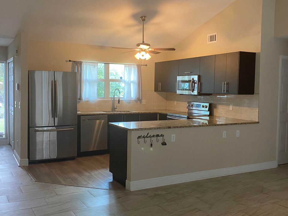 For Rent: $3,000 (3 beds, 2 baths, 1399 Square Feet)