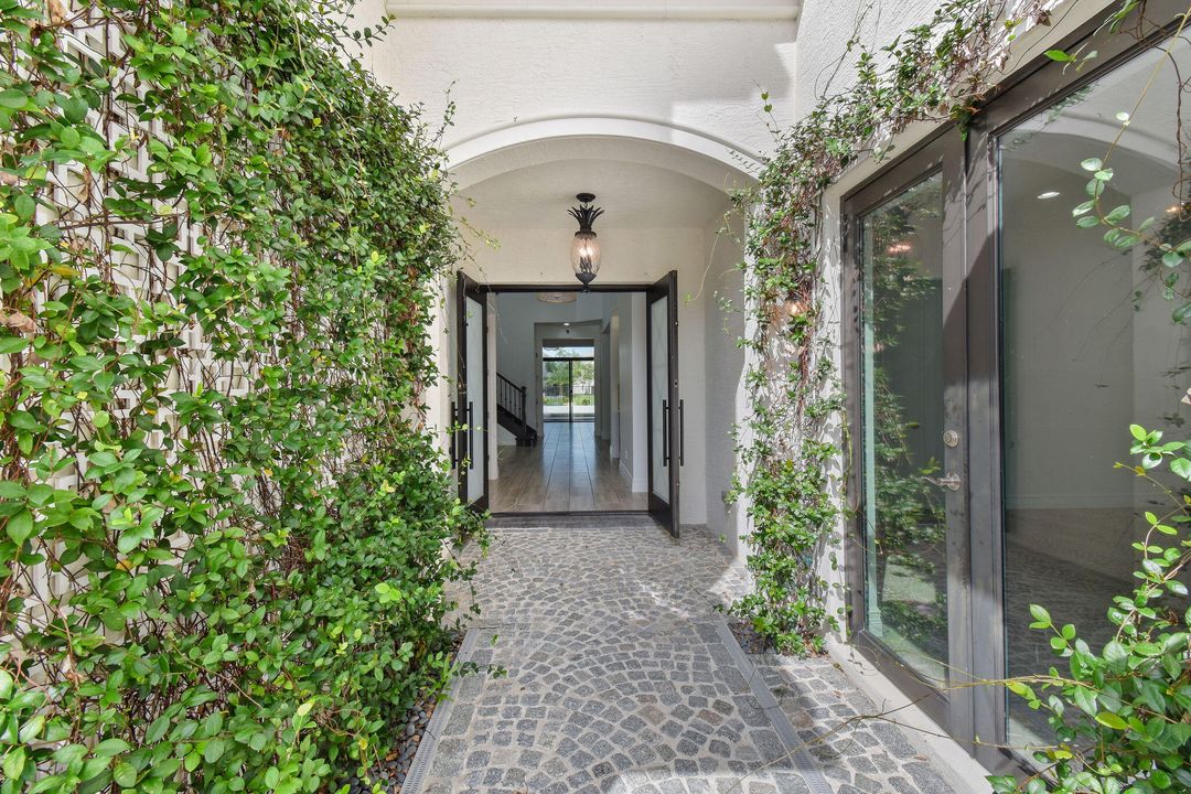 Activo con contrato: $1,999,999 (5 camas, 6 baños, 4783 Pies cuadrados)