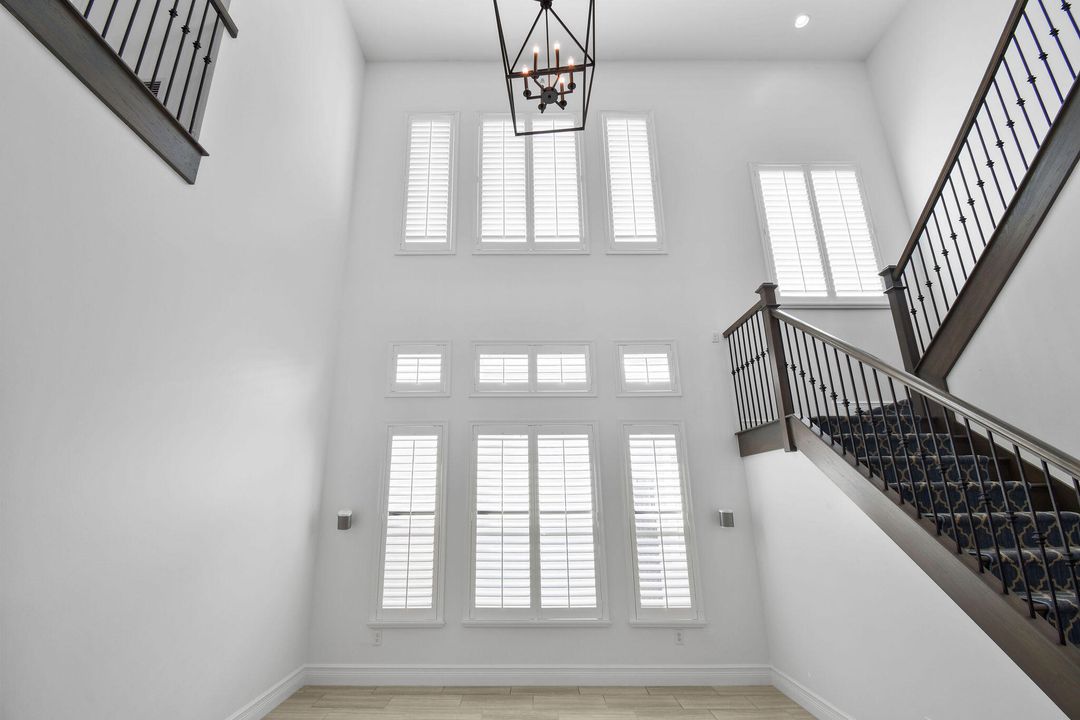 Activo con contrato: $1,999,999 (5 camas, 6 baños, 4783 Pies cuadrados)