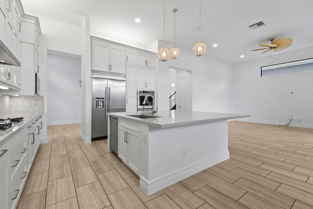 Activo con contrato: $1,999,999 (5 camas, 6 baños, 4783 Pies cuadrados)