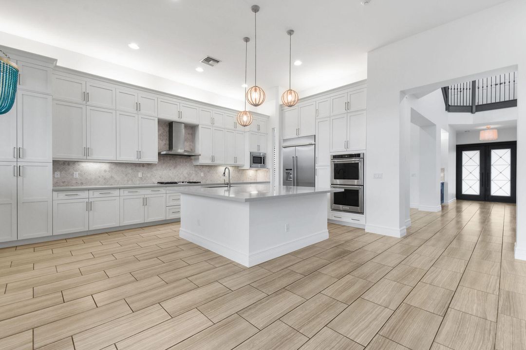 Activo con contrato: $1,999,999 (5 camas, 6 baños, 4783 Pies cuadrados)