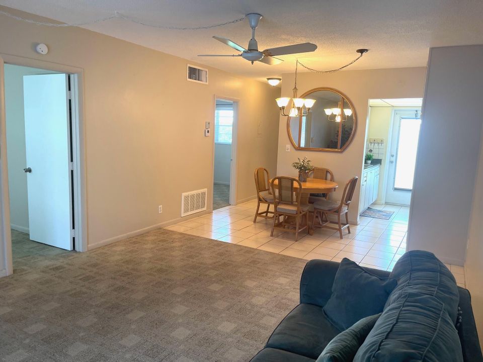 For Sale: $114,999 (2 beds, 1 baths, 729 Square Feet)