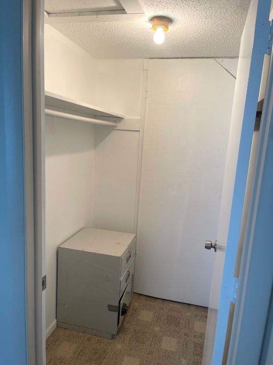 For Sale: $114,999 (2 beds, 1 baths, 729 Square Feet)