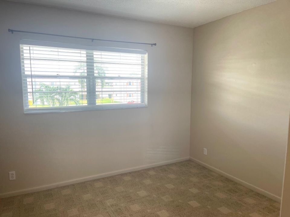 For Sale: $114,999 (2 beds, 1 baths, 729 Square Feet)