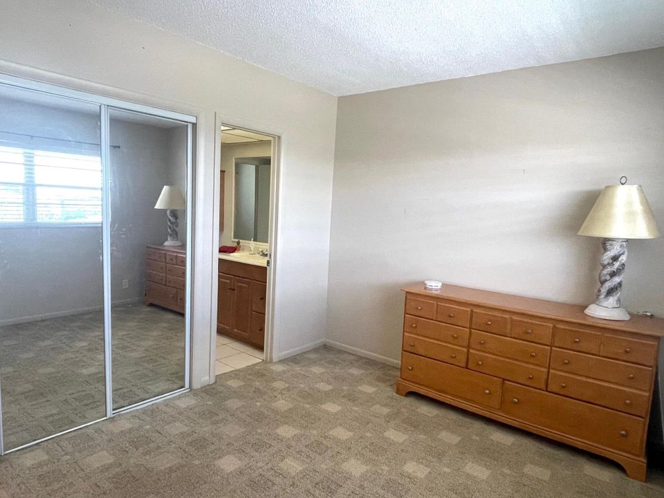 For Sale: $114,999 (2 beds, 1 baths, 729 Square Feet)