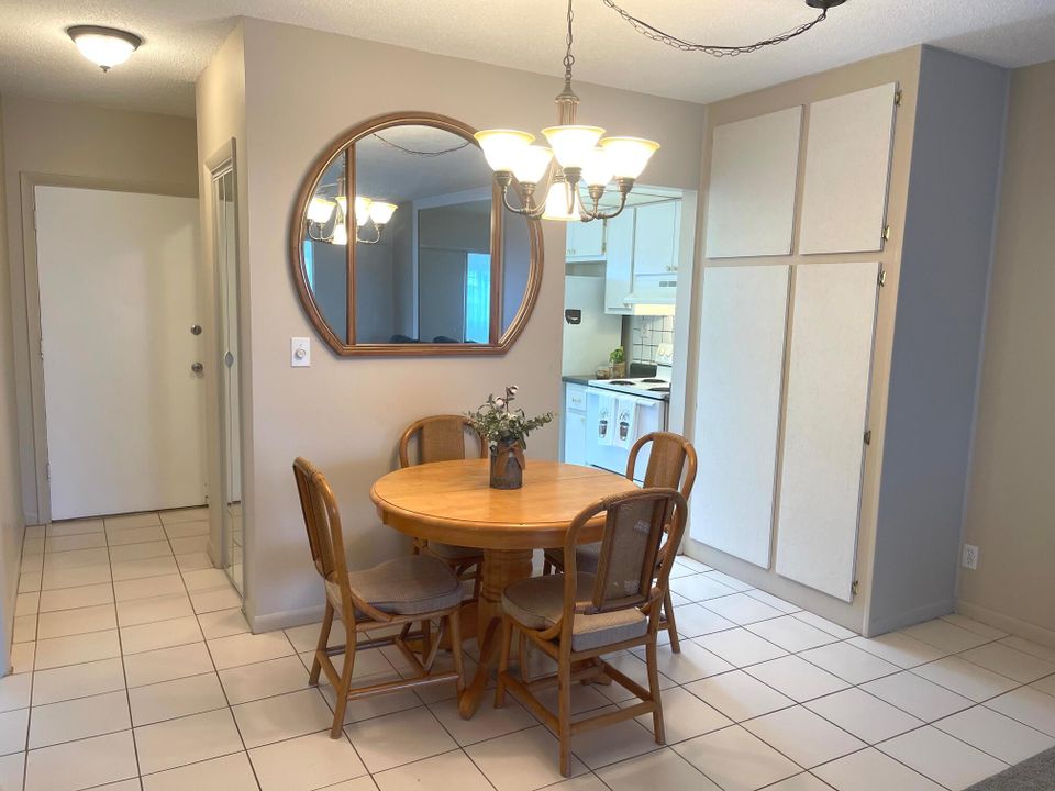 For Sale: $114,999 (2 beds, 1 baths, 729 Square Feet)