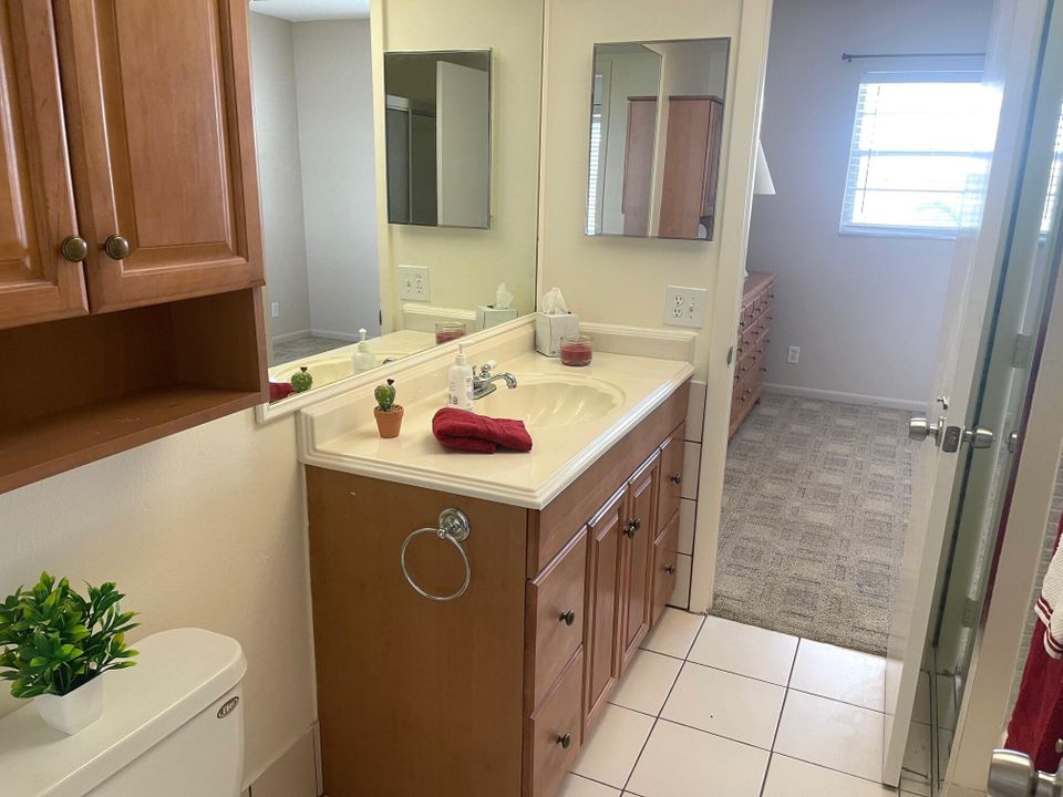 For Sale: $114,999 (2 beds, 1 baths, 729 Square Feet)