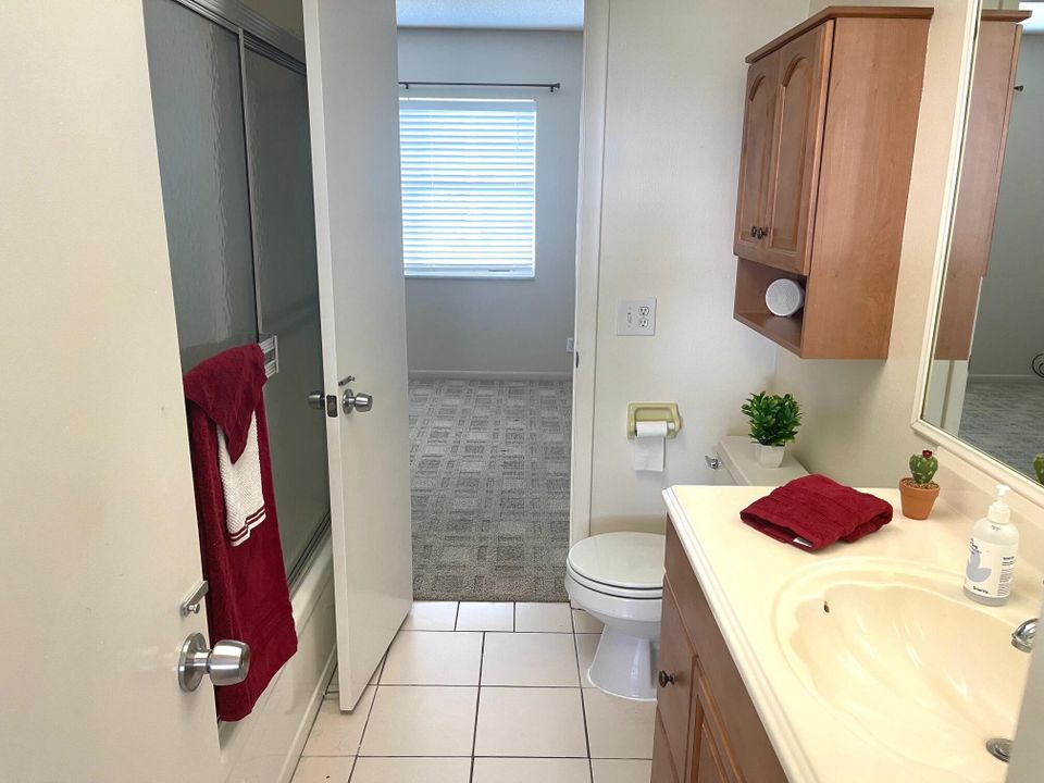 For Sale: $114,999 (2 beds, 1 baths, 729 Square Feet)