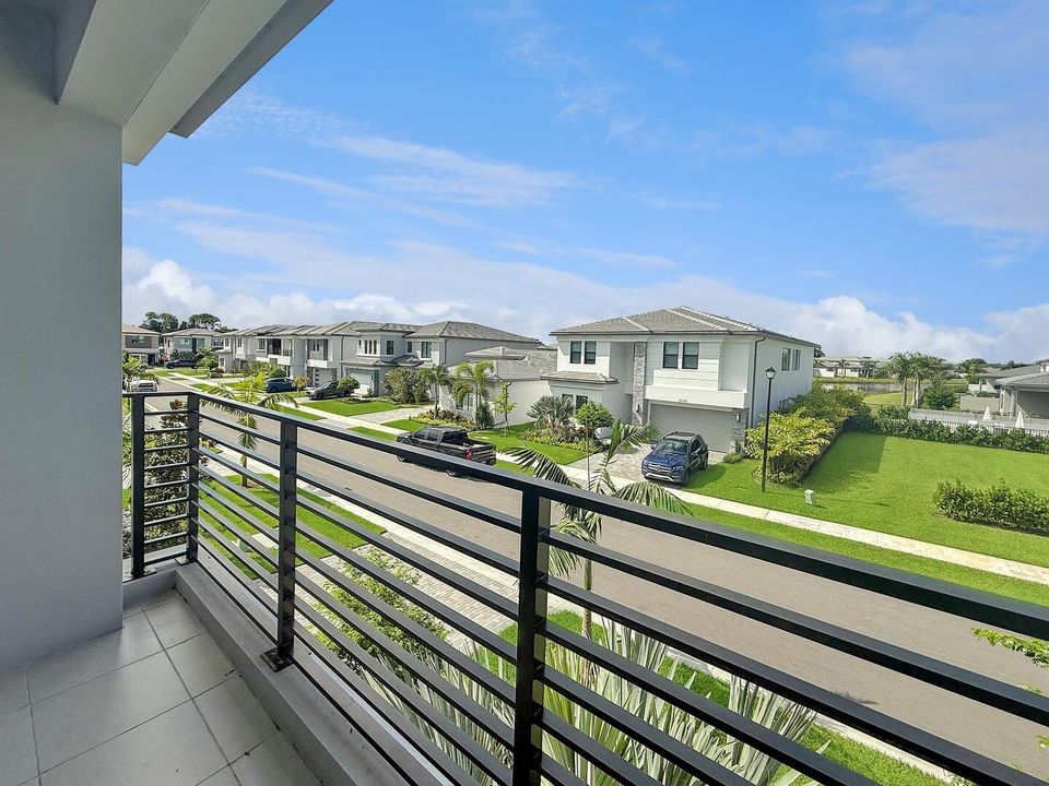 For Sale: $1,899,000 (5 beds, 7 baths, 4605 Square Feet)