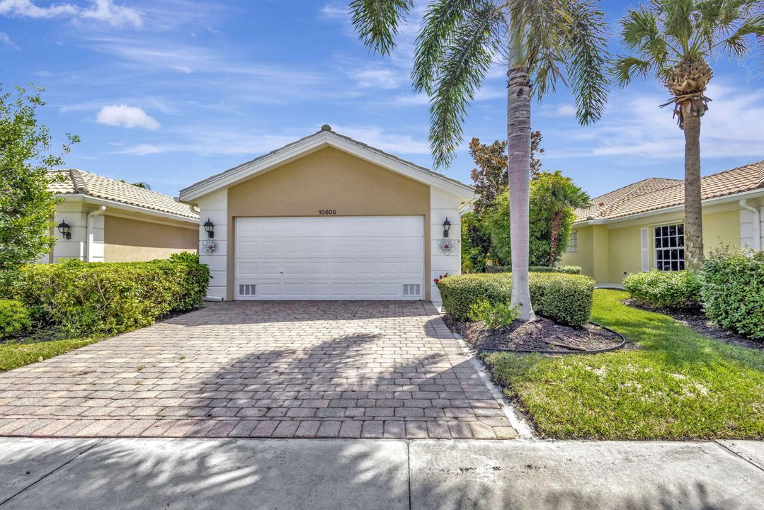 Active With Contract: $325,000 (2 beds, 2 baths, 1680 Square Feet)