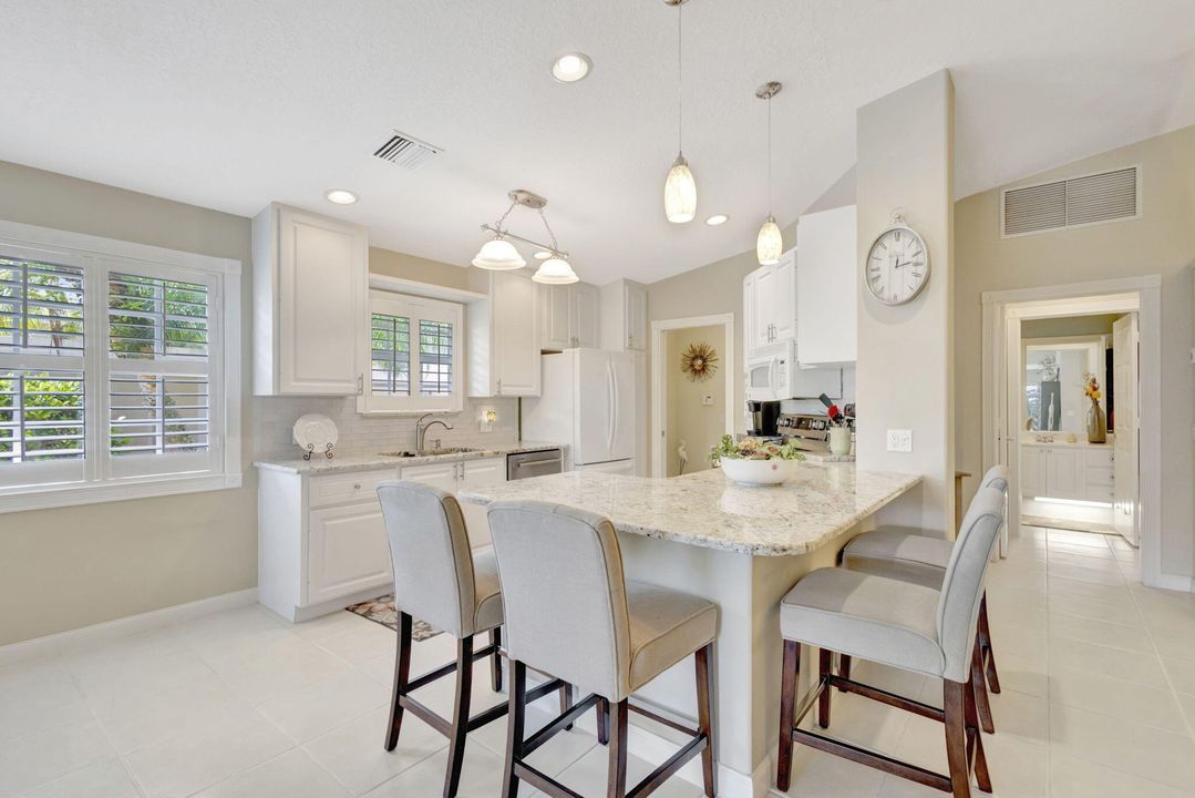 Active With Contract: $325,000 (2 beds, 2 baths, 1680 Square Feet)