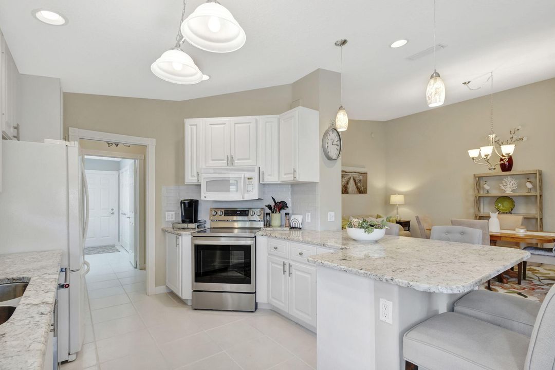 Active With Contract: $325,000 (2 beds, 2 baths, 1680 Square Feet)