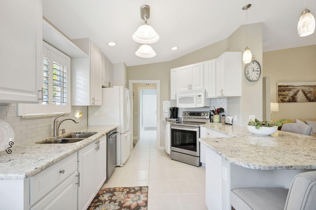 Active With Contract: $325,000 (2 beds, 2 baths, 1680 Square Feet)