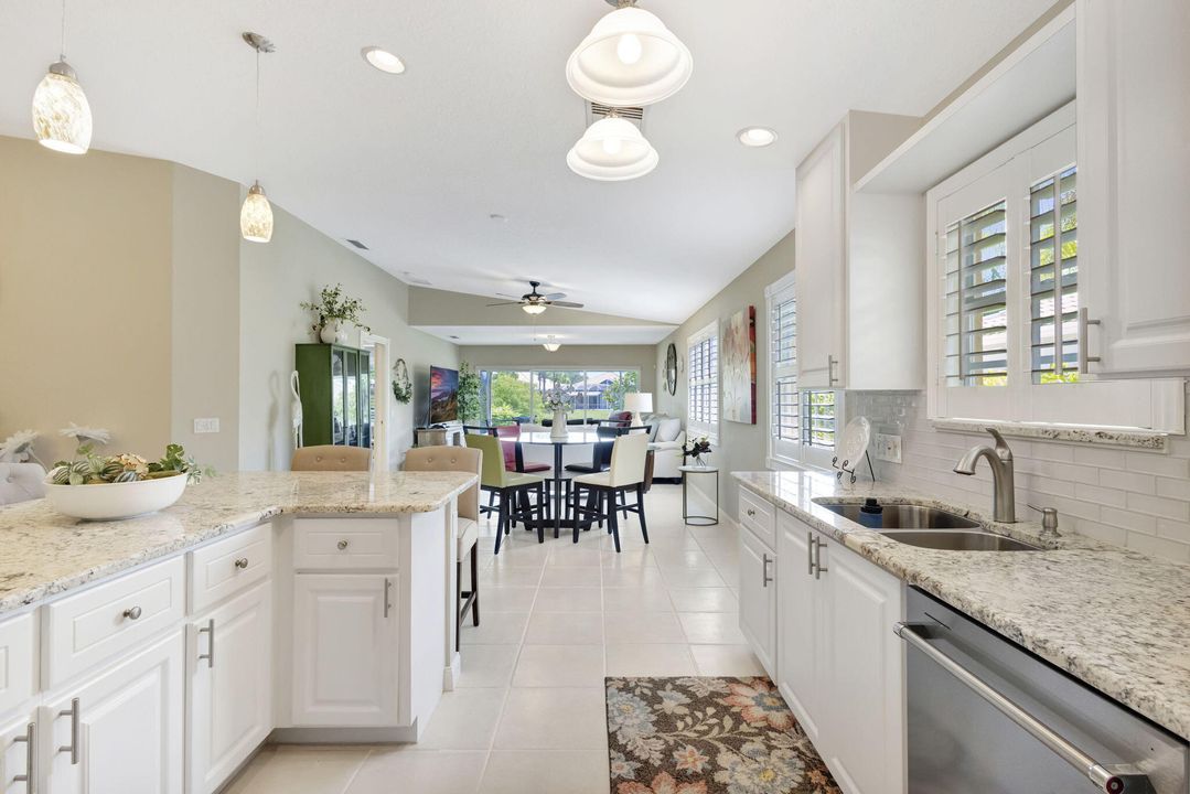 Active With Contract: $325,000 (2 beds, 2 baths, 1680 Square Feet)