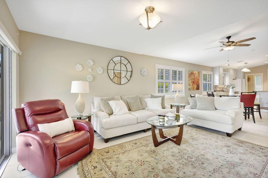 Active With Contract: $325,000 (2 beds, 2 baths, 1680 Square Feet)