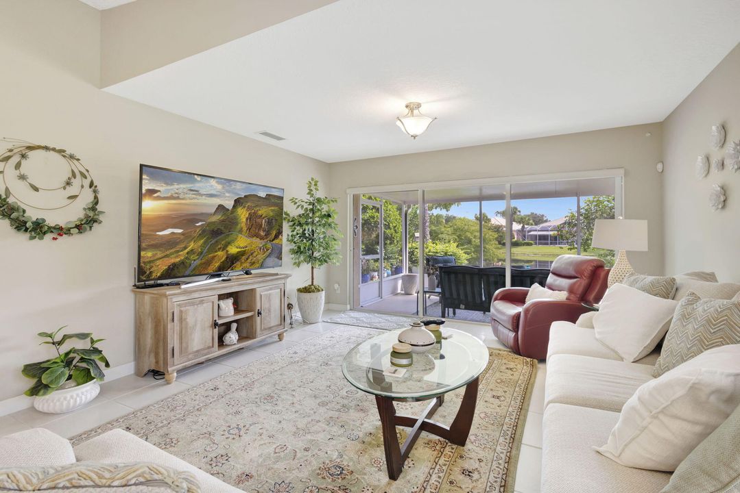 Active With Contract: $325,000 (2 beds, 2 baths, 1680 Square Feet)