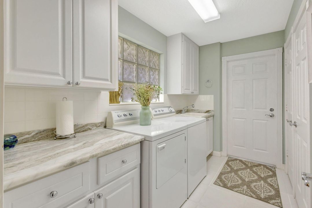 Active With Contract: $325,000 (2 beds, 2 baths, 1680 Square Feet)