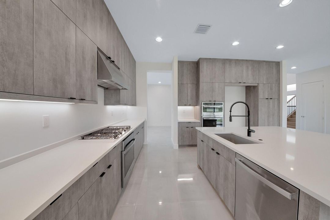 For Sale: $1,899,000 (5 beds, 7 baths, 4605 Square Feet)