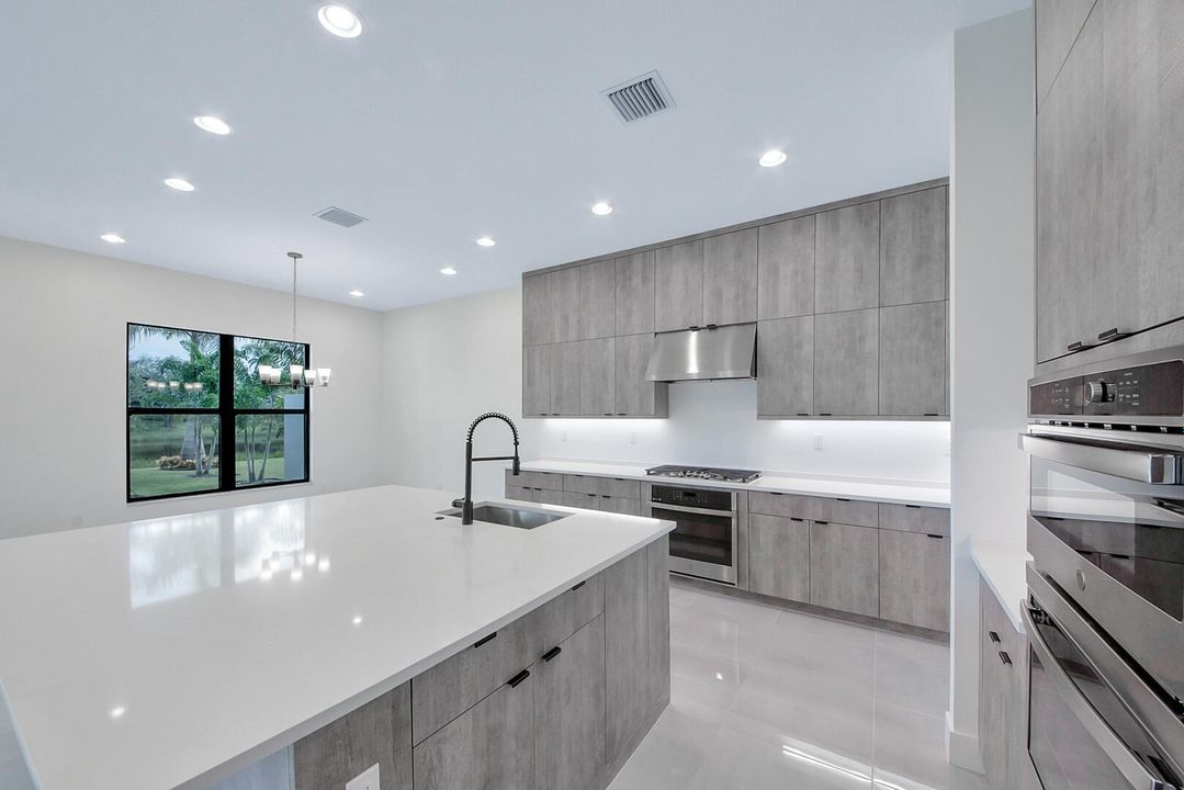 For Sale: $1,899,000 (5 beds, 7 baths, 4605 Square Feet)