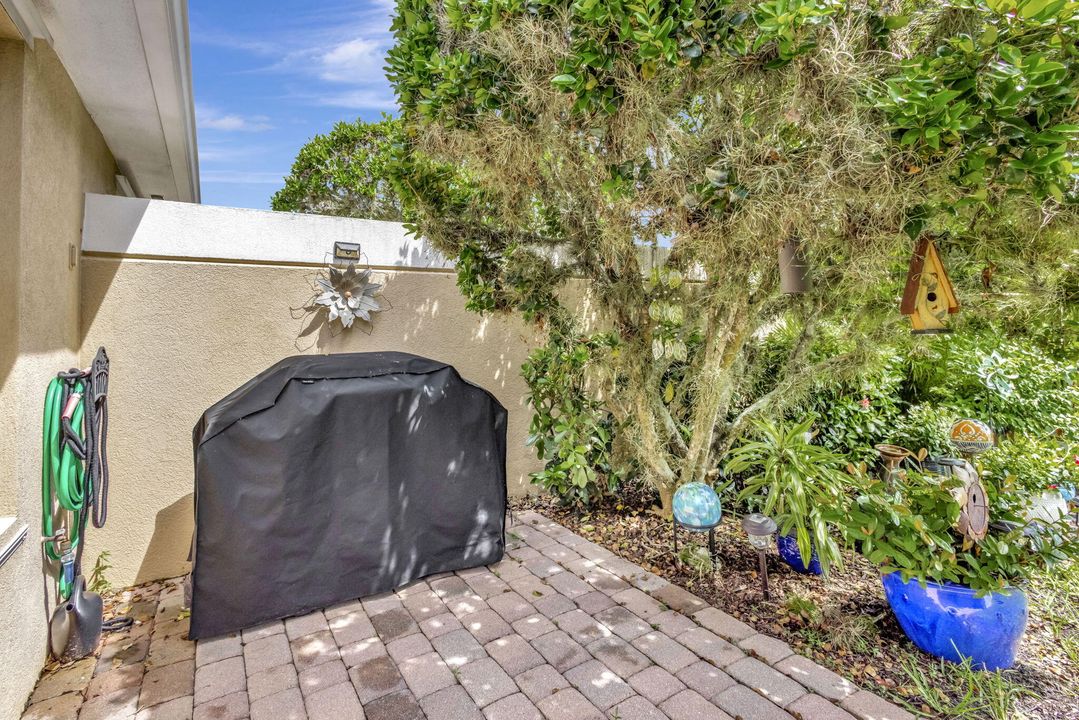 Active With Contract: $325,000 (2 beds, 2 baths, 1680 Square Feet)