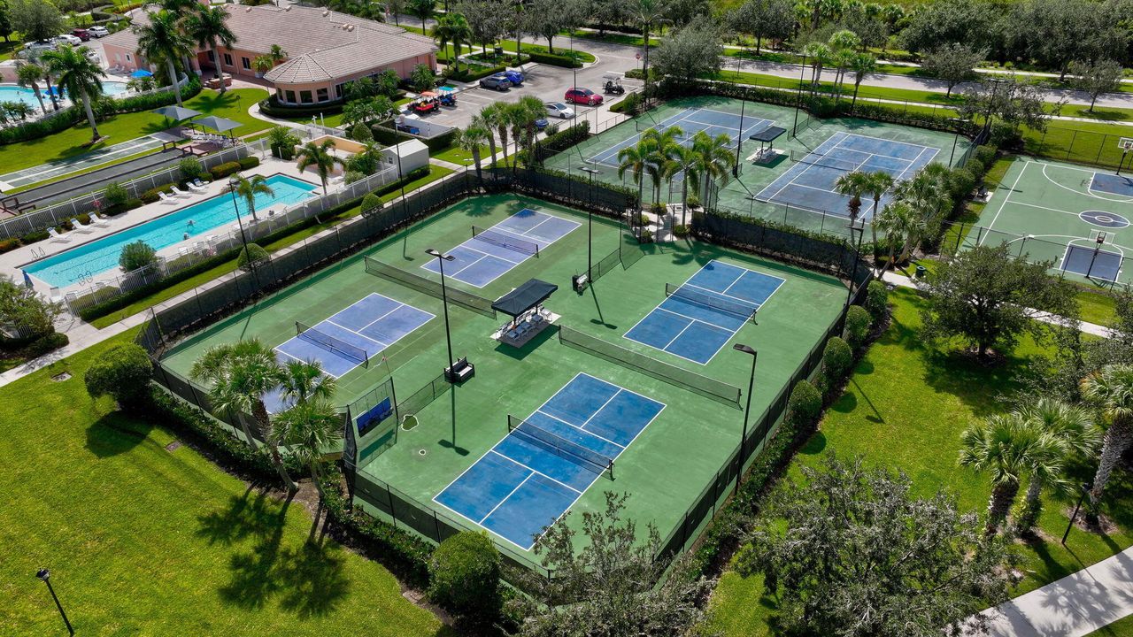 Active With Contract: $325,000 (2 beds, 2 baths, 1680 Square Feet)