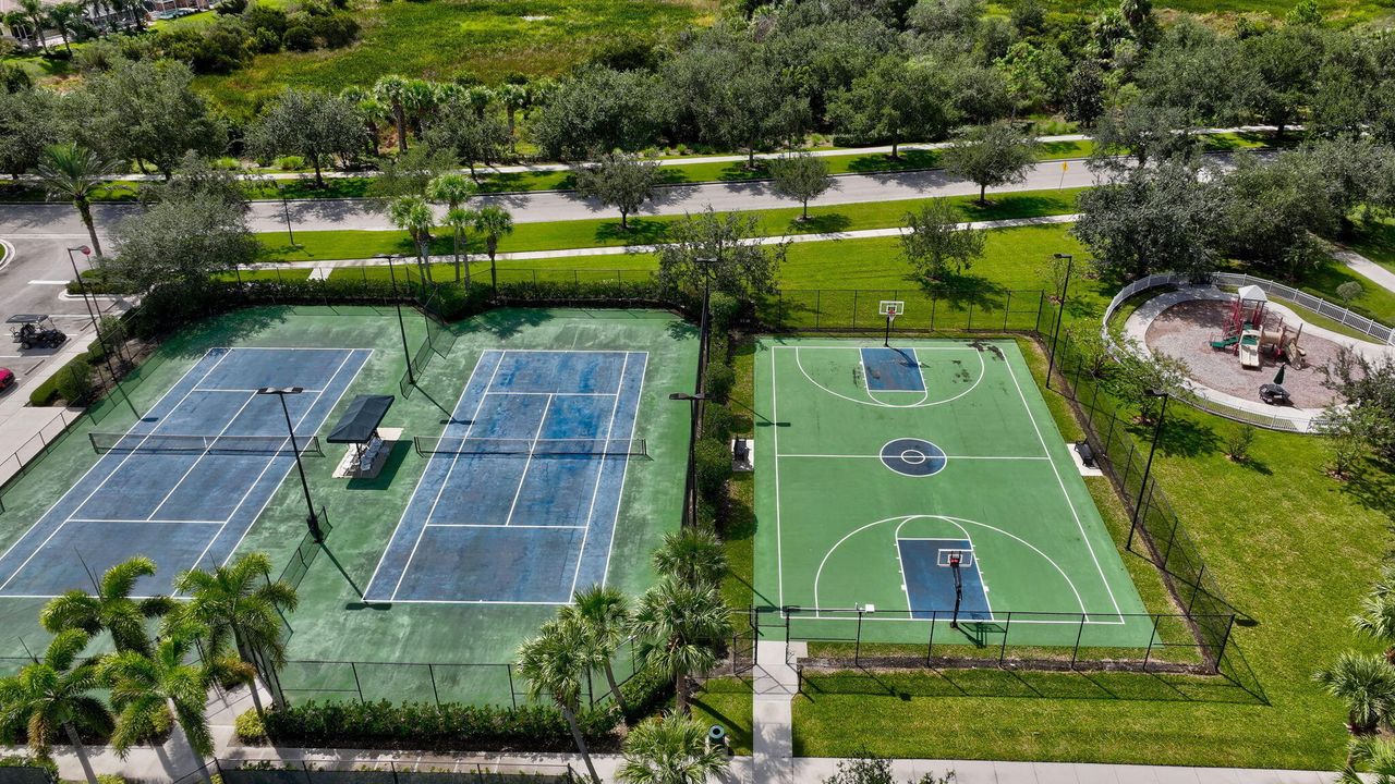 Active With Contract: $325,000 (2 beds, 2 baths, 1680 Square Feet)