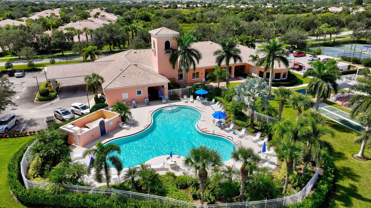 Active With Contract: $325,000 (2 beds, 2 baths, 1680 Square Feet)