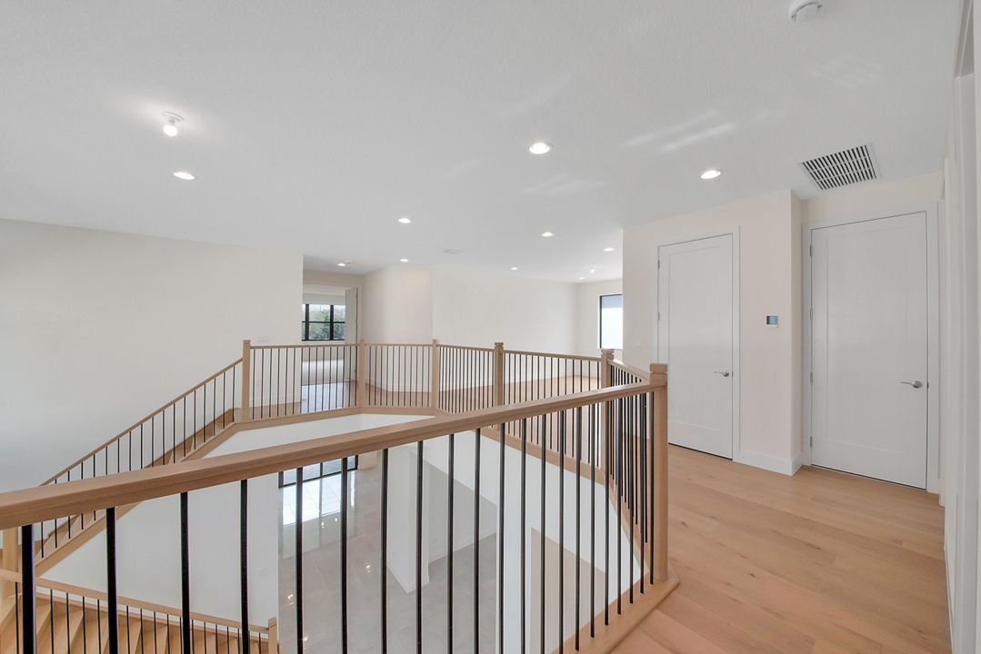 For Sale: $1,899,000 (5 beds, 7 baths, 4605 Square Feet)