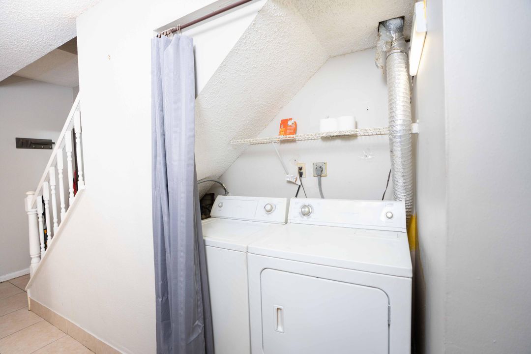 合同活跃: $1,200,000 (0 贝兹, 0 浴室, 4440 平方英尺)