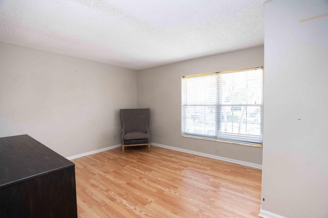 合同活跃: $1,200,000 (0 贝兹, 0 浴室, 4440 平方英尺)