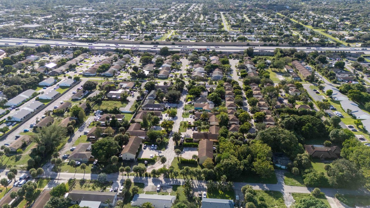 合同活跃: $1,200,000 (0 贝兹, 0 浴室, 4440 平方英尺)