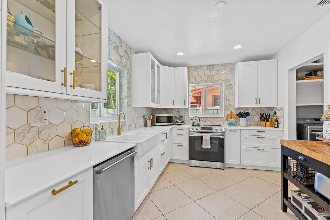 Active With Contract: $688,000 (3 beds, 2 baths, 1620 Square Feet)