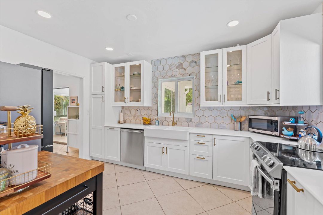 Active With Contract: $688,000 (3 beds, 2 baths, 1620 Square Feet)