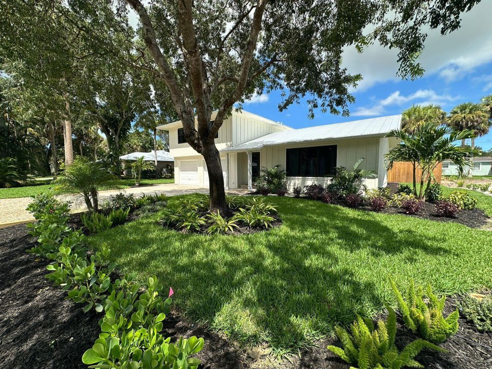 Active With Contract: $459,000 (3 beds, 2 baths, 1554 Square Feet)