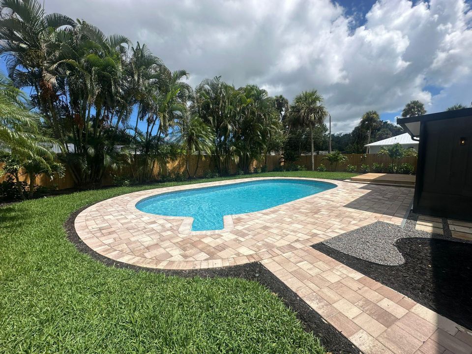 Active With Contract: $459,000 (3 beds, 2 baths, 1554 Square Feet)