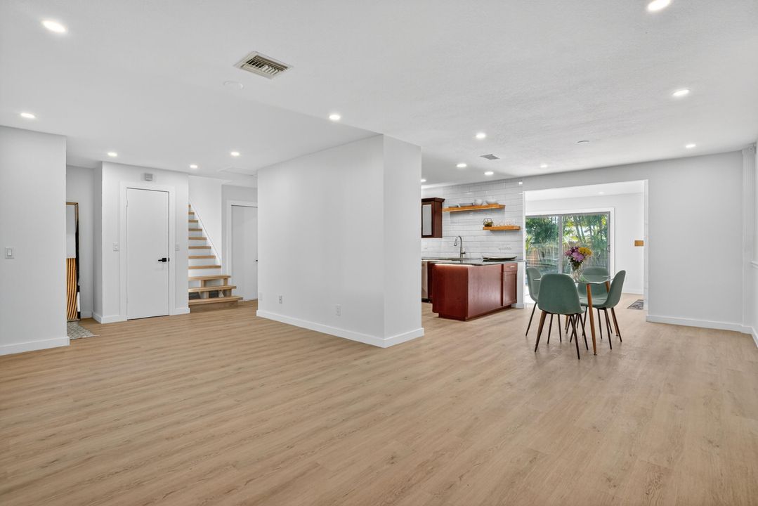 Active With Contract: $459,000 (3 beds, 2 baths, 1554 Square Feet)