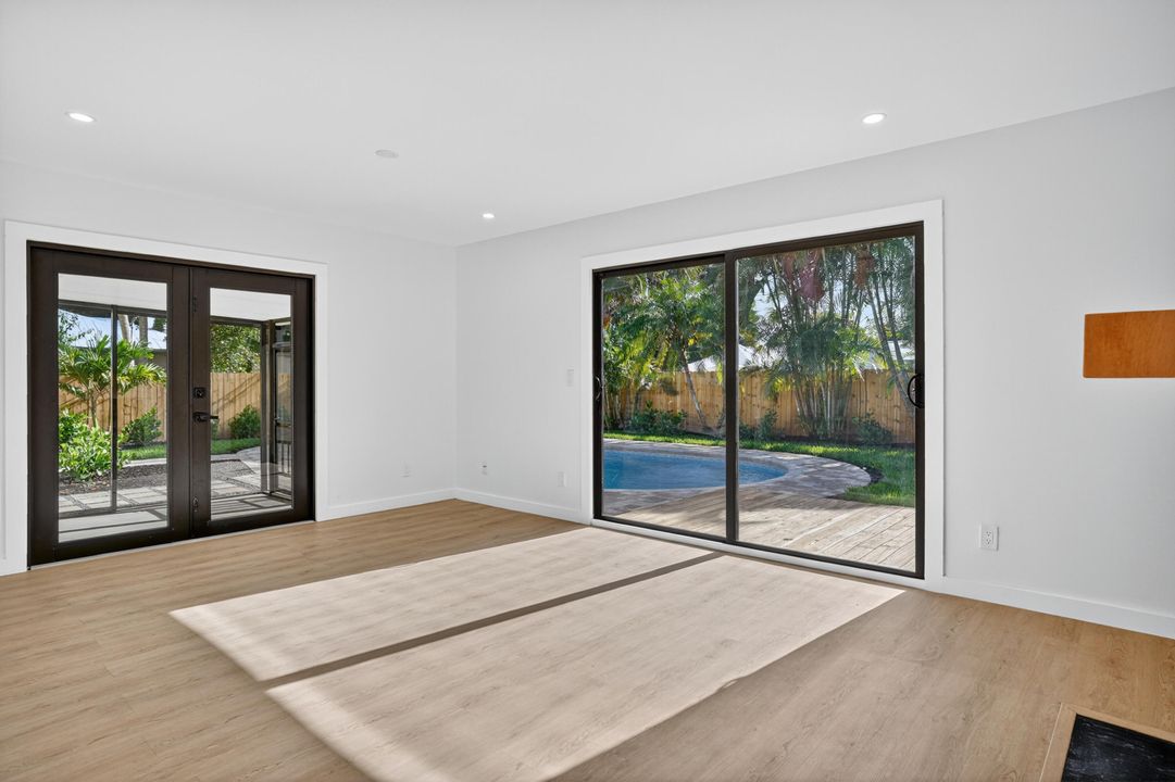 Active With Contract: $459,000 (3 beds, 2 baths, 1554 Square Feet)