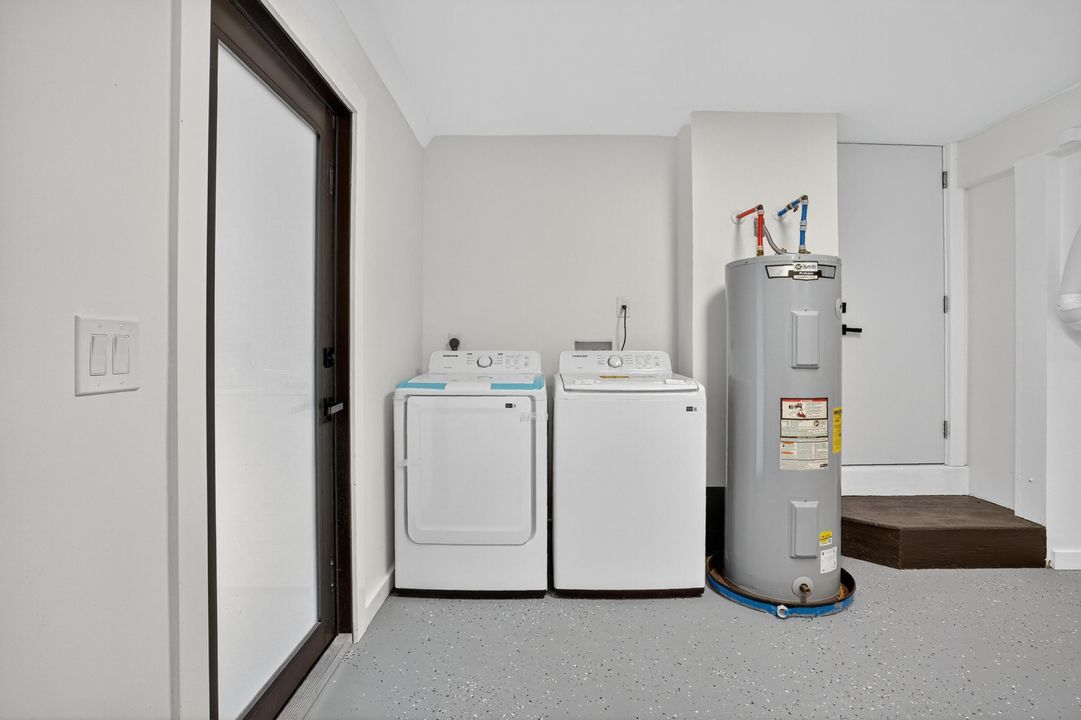 Active With Contract: $459,000 (3 beds, 2 baths, 1554 Square Feet)