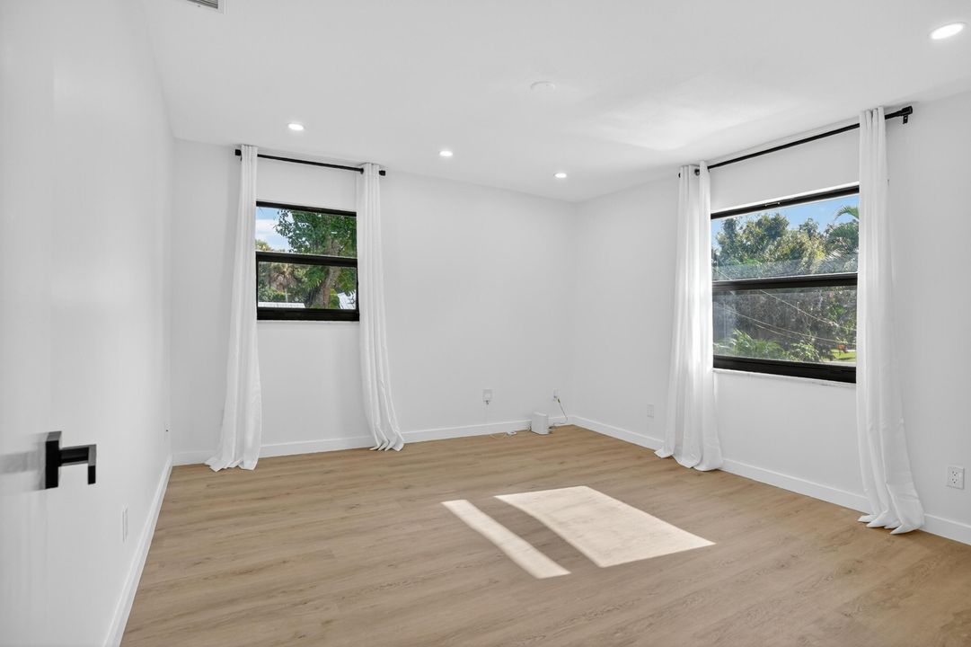 Active With Contract: $459,000 (3 beds, 2 baths, 1554 Square Feet)