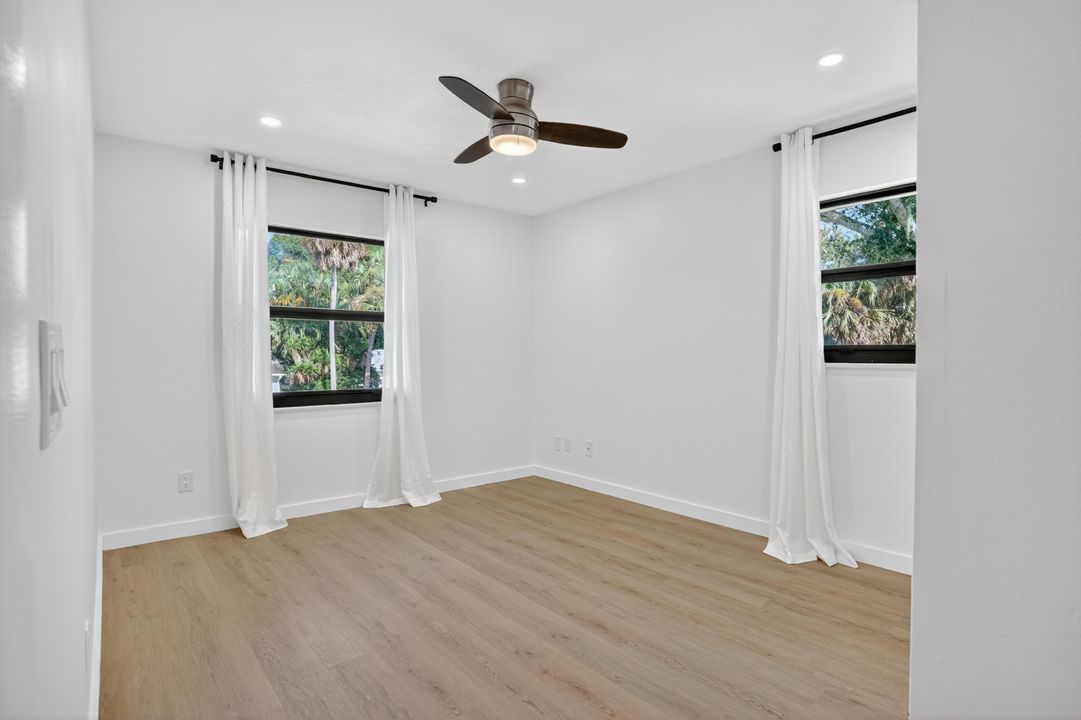 Active With Contract: $459,000 (3 beds, 2 baths, 1554 Square Feet)