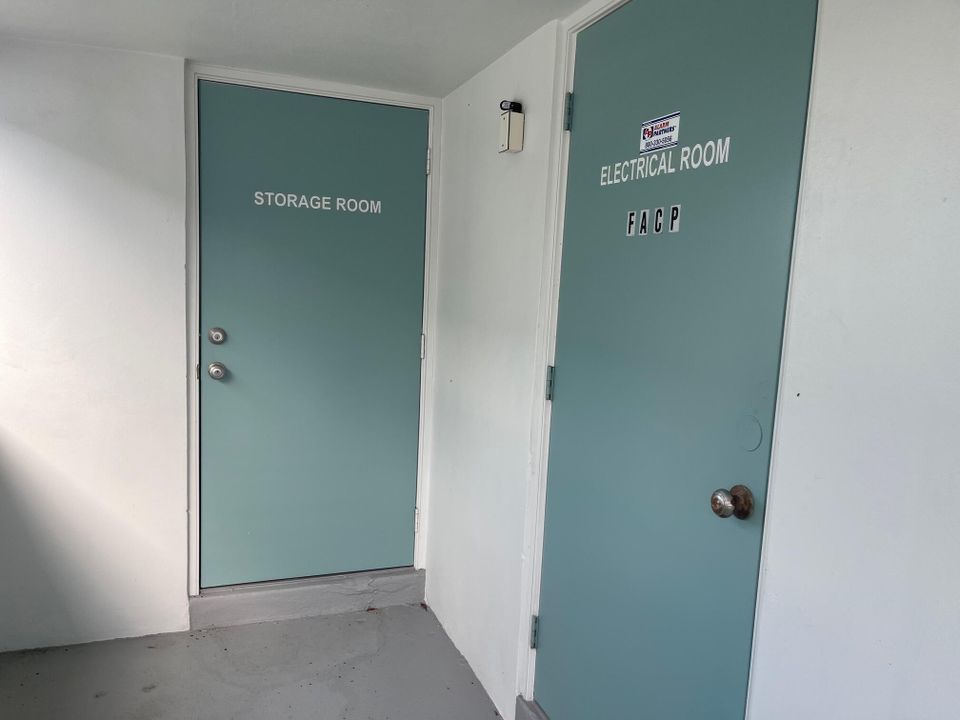 For Sale: $114,999 (2 beds, 1 baths, 729 Square Feet)