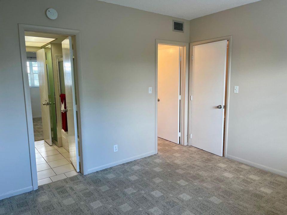 For Sale: $114,999 (2 beds, 1 baths, 729 Square Feet)