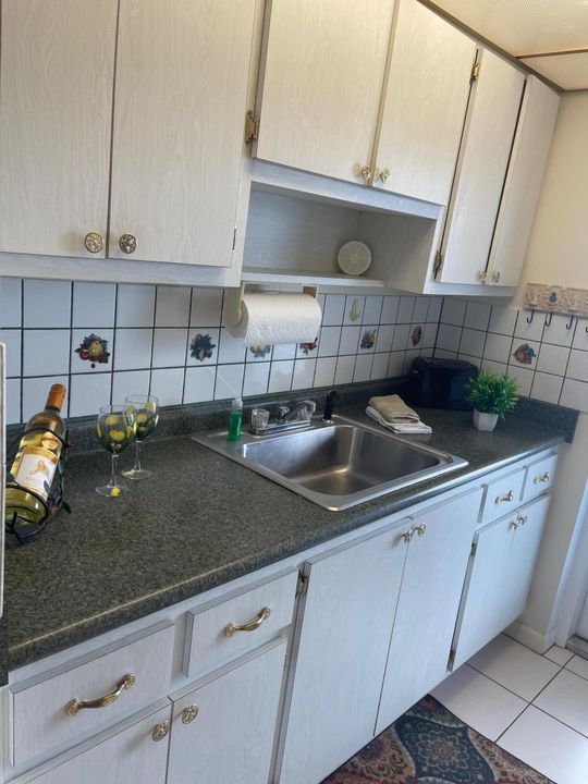 For Sale: $114,999 (2 beds, 1 baths, 729 Square Feet)