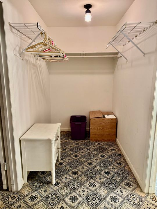 For Sale: $260,000 (3 beds, 2 baths, 2109 Square Feet)