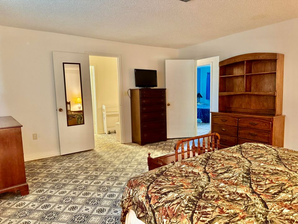 For Sale: $260,000 (3 beds, 2 baths, 2109 Square Feet)