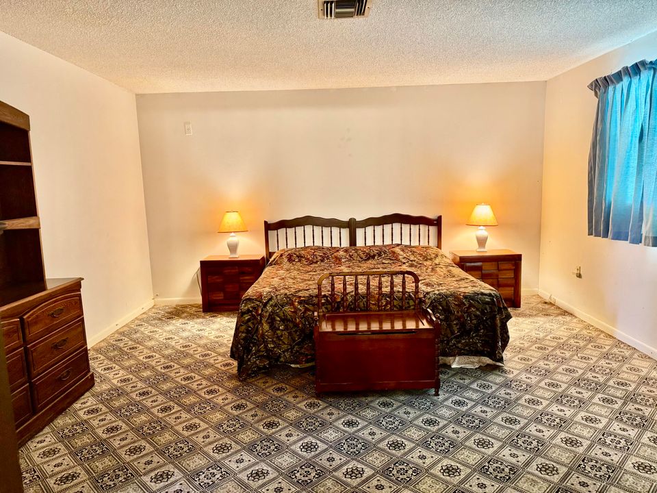 For Sale: $260,000 (3 beds, 2 baths, 2109 Square Feet)